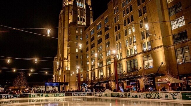 Building Photo - 452 Park Dr