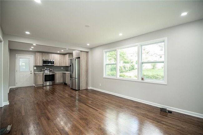 Building Photo - 537 Trabert Ave NW