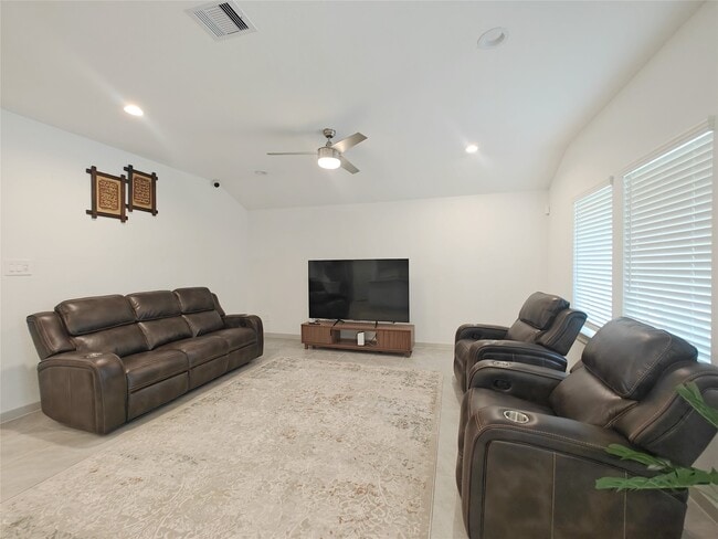 Building Photo - 3935 Gael Run Ct