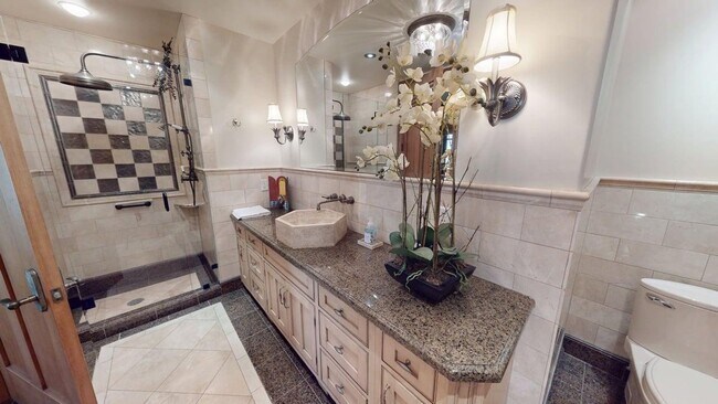 Building Photo - Luxury Coronado Condo in Regatta Bay