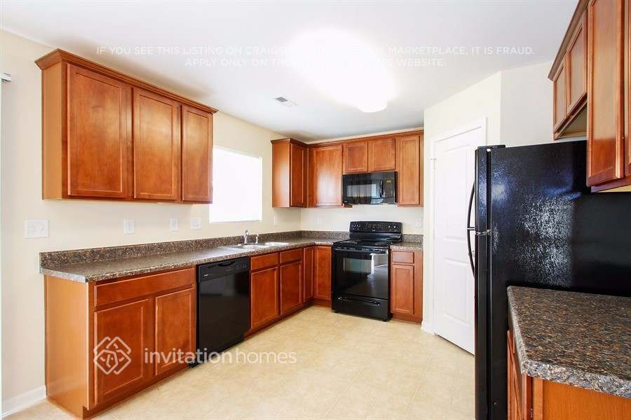 Building Photo - 5016 Broad Leaf Ct