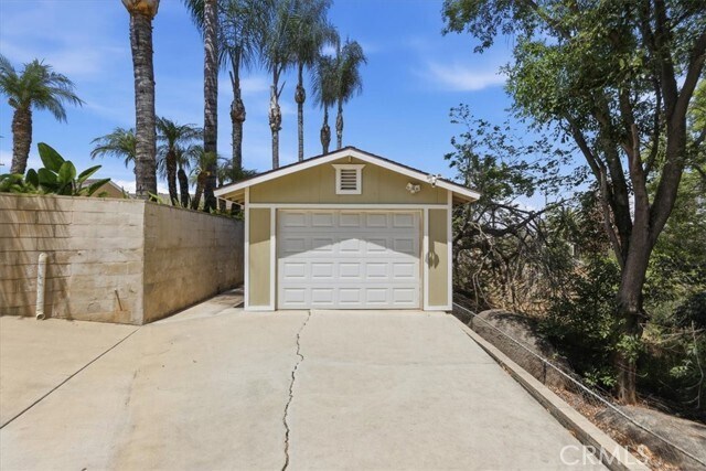 Building Photo - 16540 Wagon Wheel Dr