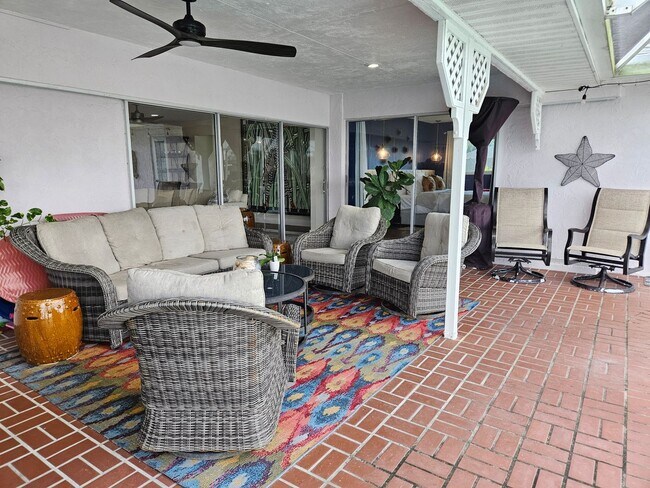 Building Photo - Annual Rental or 6+ month option - FURNISHED HEATED POOL HOME. Gorgeous 3 Bedroom, 3 Bath, 2 Car ...