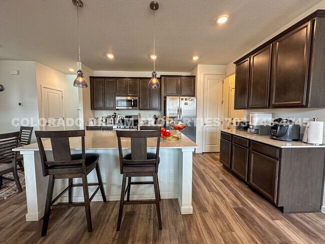 Building Photo - Luxurious fully-furnished home in Dove Vil...
