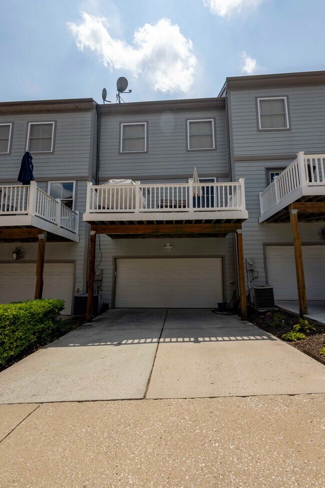 Building Photo - 2086 Clipper Park Rd