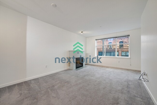 Building Photo - Spacious 1 Bedroom + Den in Canal Station Prime Ballard Location!