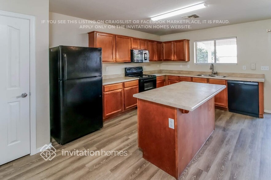 Building Photo - 45138 Miramar Rd