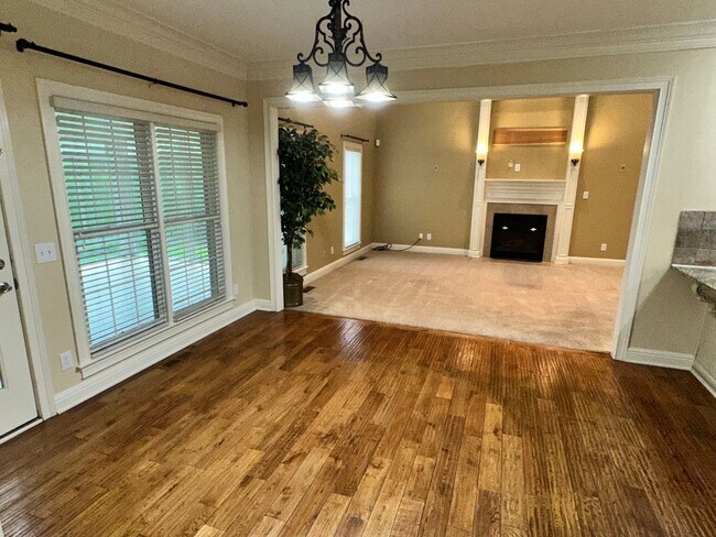 Building Photo - BEAUTIFUL, SPACIOUS 5 BR, 4.5 BATH HOME! G...