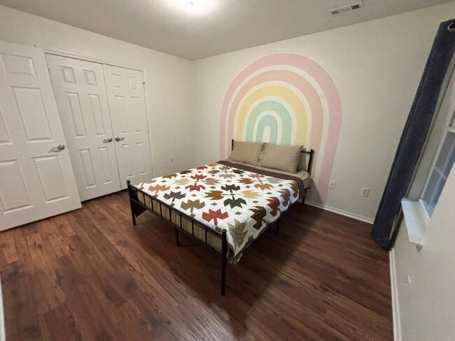 Building Photo - 6 Hart Ln