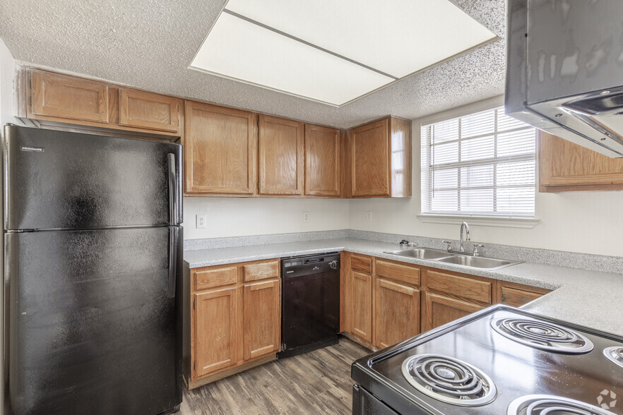 Interior Photo - Broken Oak Townhomes