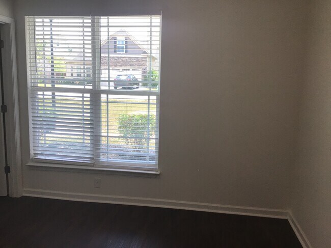 Building Photo - 137 Caledonia Dr