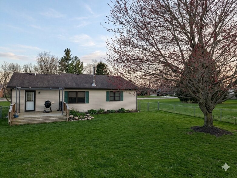 Building Photo - 3980 Apache Trl