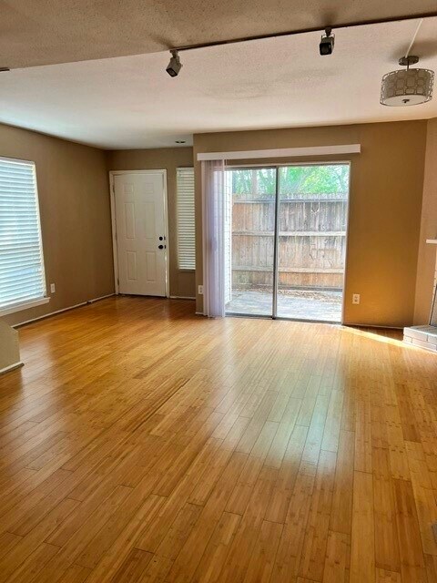 Building Photo - 7918 Prestwood Dr
