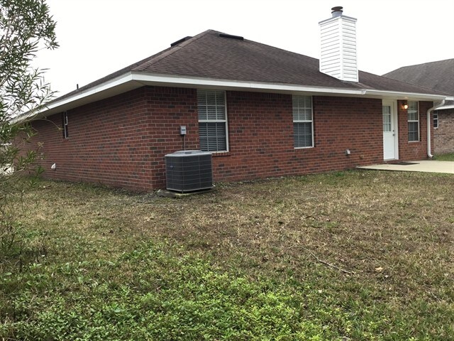 Building Photo - 6247 Ironside Dr N
