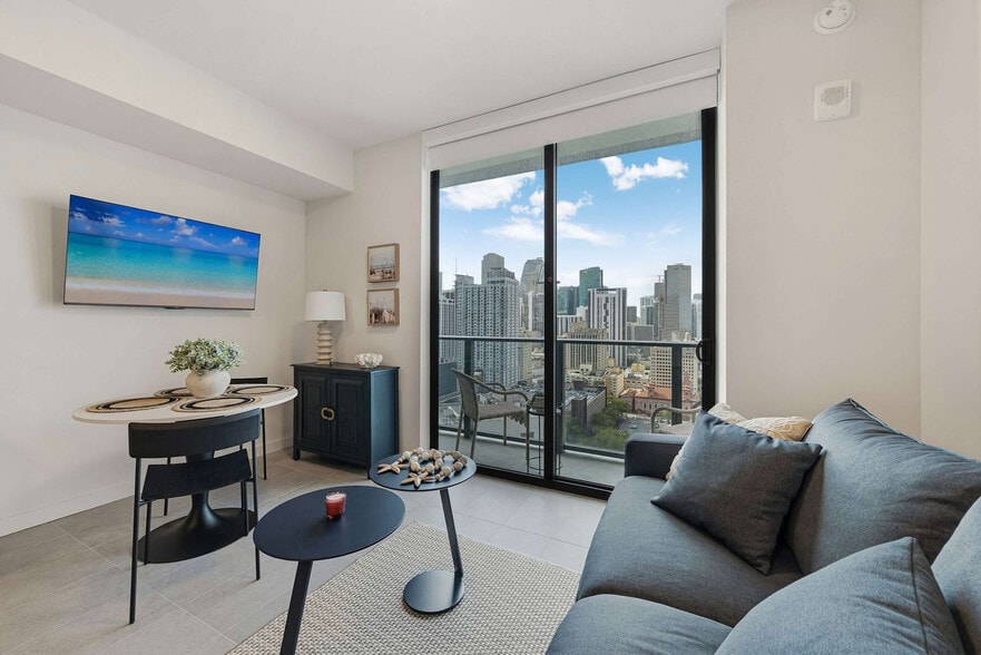 Building Photo - 121 NE 5th St