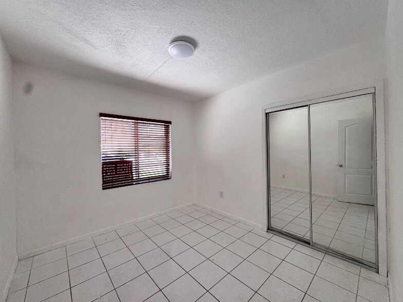 Building Photo - 7625 SW 21st Terrace