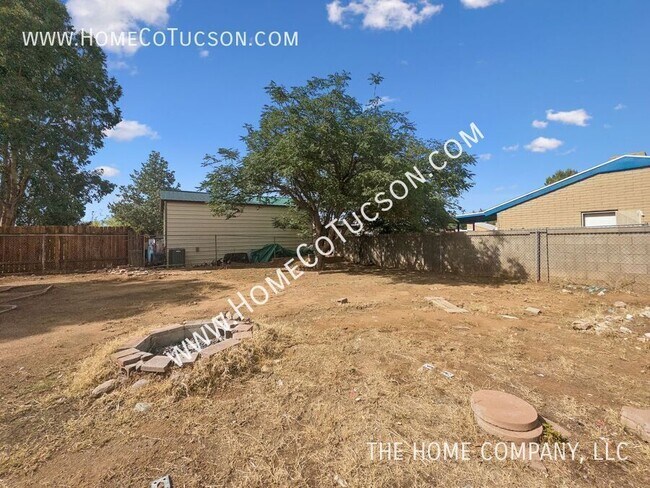 Building Photo - 5123 Paseo Las Palmas