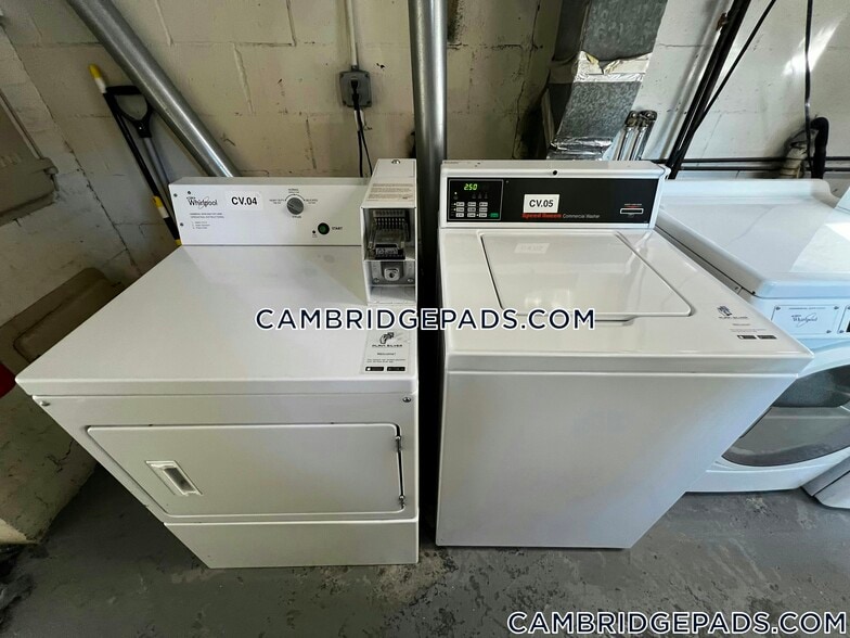 Building Photo - 20 Hubbard Park Rd