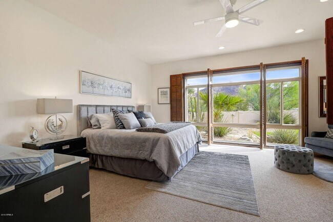 Building Photo - Beautiful 5 bed/4 bath + Den in Desirable Paradise Valley