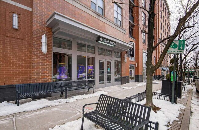 Building Photo - 1107 S Walter Reed Dr