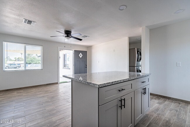 Building Photo - 37 E El Parque Dr