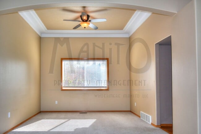 Building Photo - Sprawling Liberty Lake Home