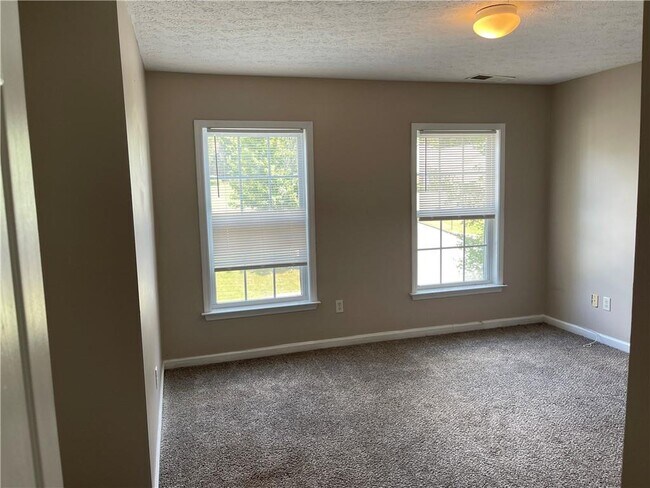 Building Photo - 8801 Lakecrest Way