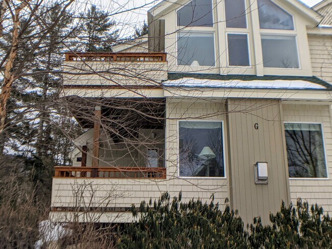 Building Photo - 42 Forest Knoll Way