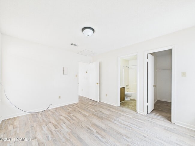 Building Photo - 208 Vieux Orleans Cir