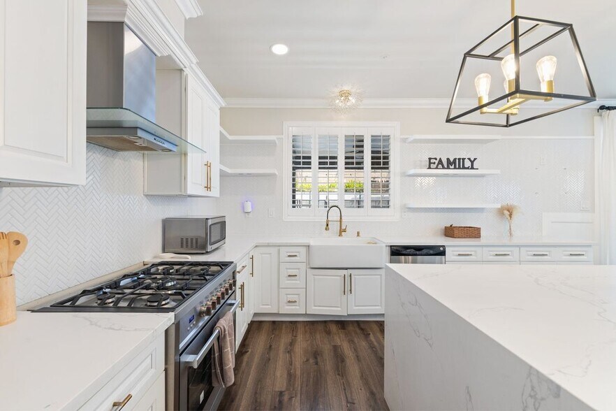 Building Photo - 15736 Home Ct