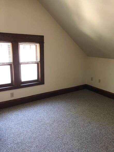 Bedroom - 3333 N Newhall St