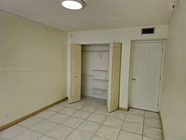 Building Photo - 2025 NE 164th St