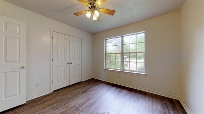 Building Photo - 3623 Elaine Dr