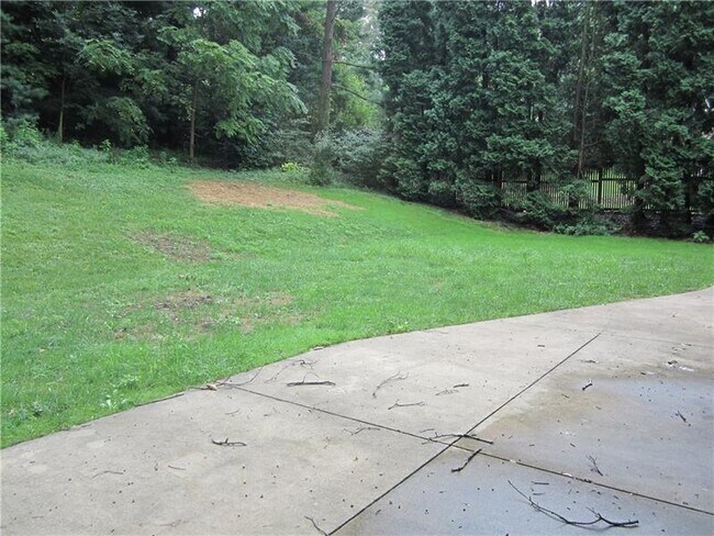 Building Photo - 2341 Southwood Dr