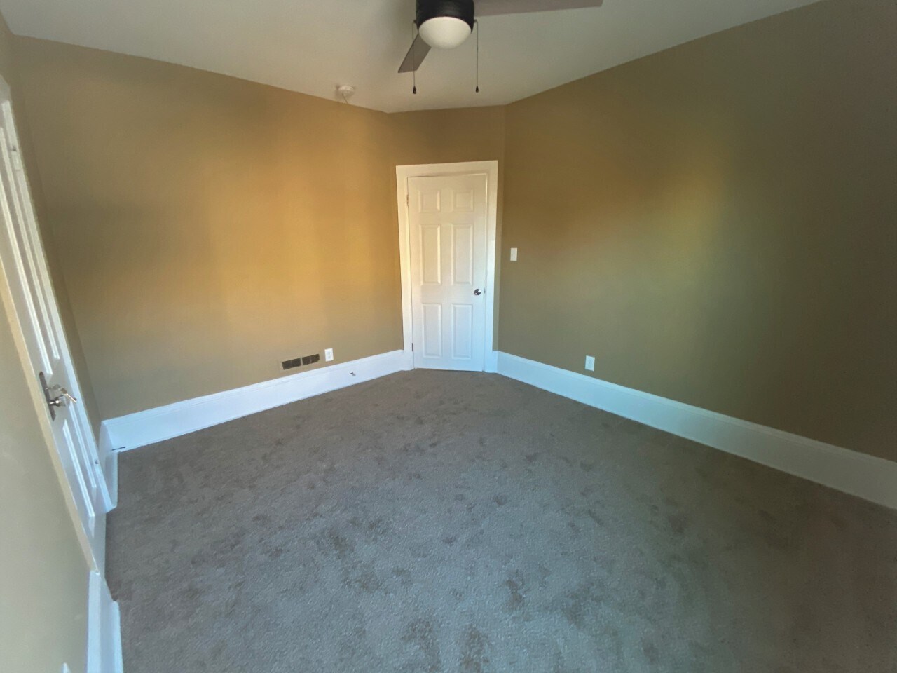 Building Photo - 517 S Water St