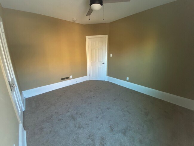 Building Photo - 517 S Water St