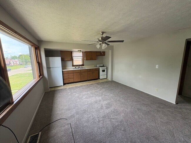 Building Photo - One bathroom one bedroom apartment for rent