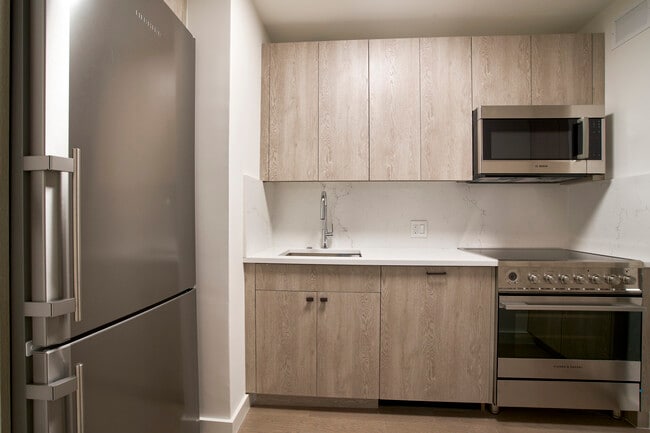 Interior Photo - 220 East 72nd Street