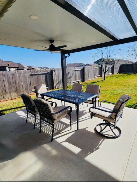 Building Photo - 741 Carol Dr