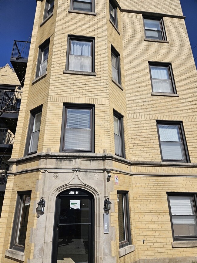 Primary Photo - 2816 W Arthur Ave