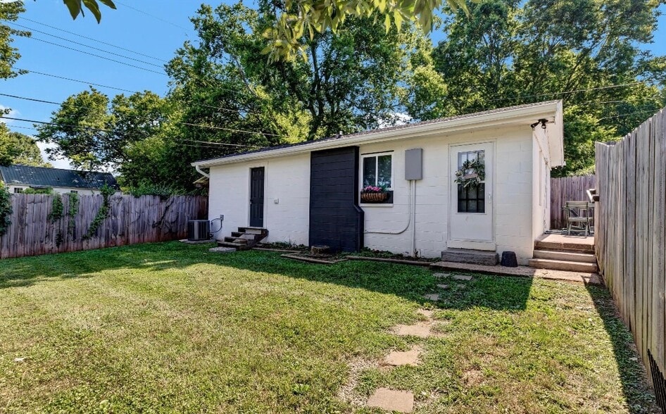 Front exterior - 1925 Trotter Ave