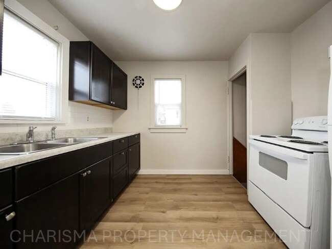 Building Photo - Charming 3 BD Home Across from Emerson Park – Move-In Ready!