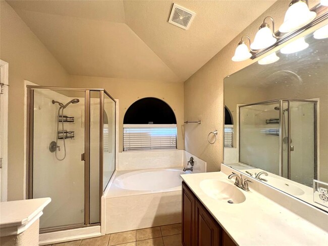 Building Photo - 301 Riverine Way