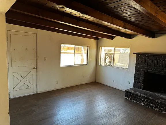 Building Photo - Large 5 bedroom single story ranch house