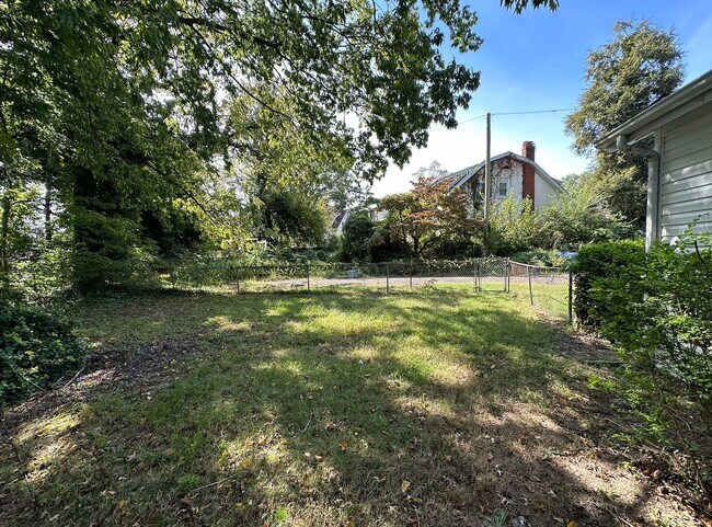 Building Photo - 3303 Branch Ave