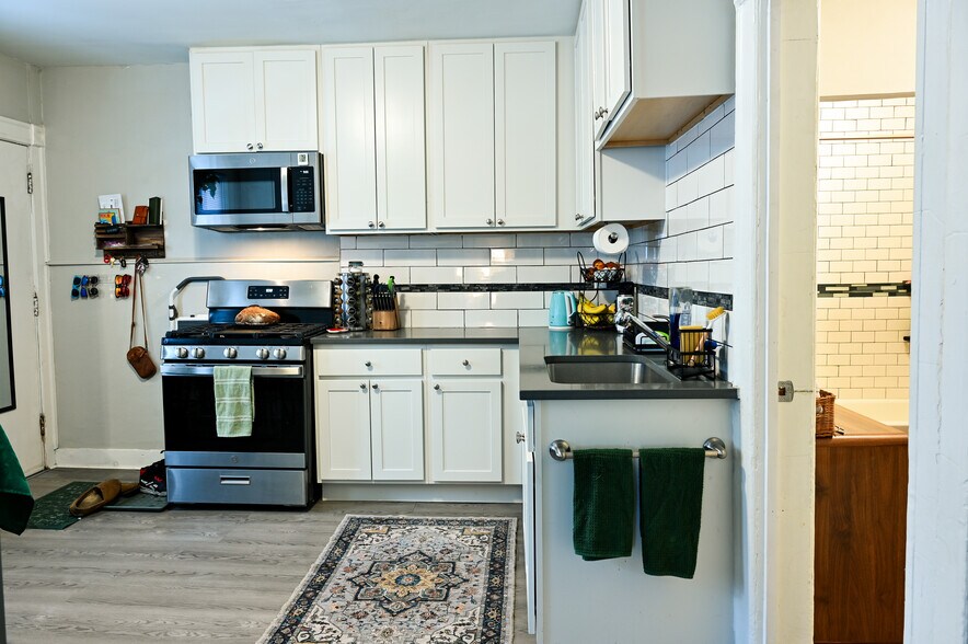 Kitchen - 2477-2479 N Dousman St