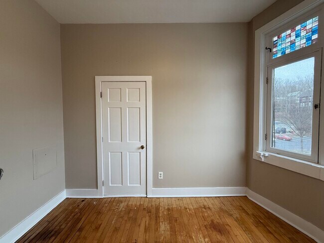 Building Photo - 408 Central St