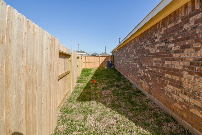 Building Photo - 5226 Sunvalley Bend Dr