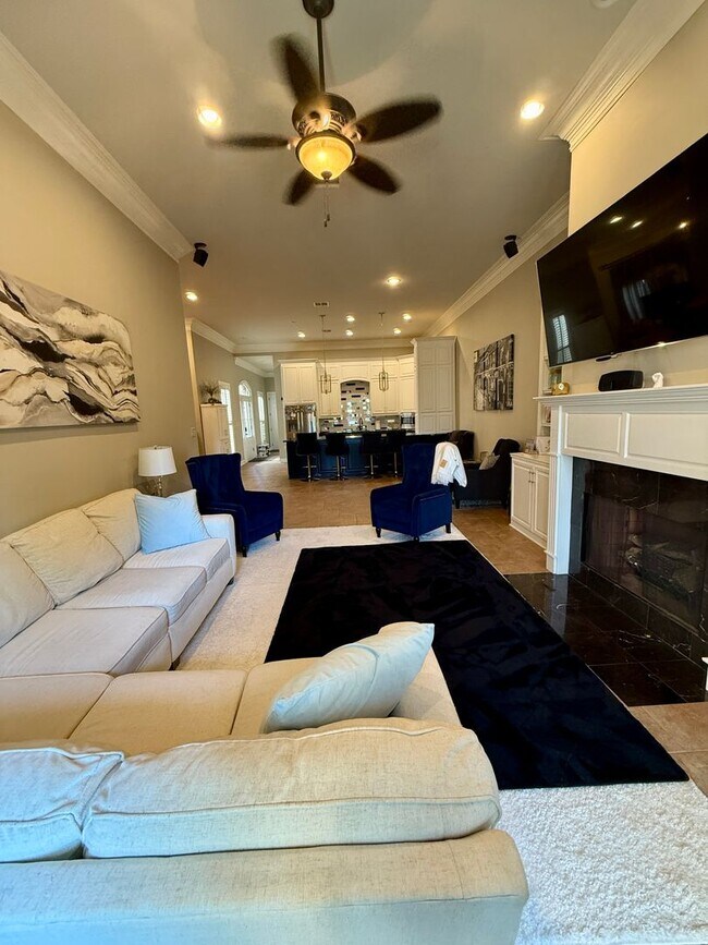 Building Photo - Must See this Beautiful  3/2 Townhome  Available NOW