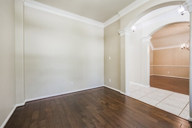 Building Photo - 15810 Cypress Hall Dr